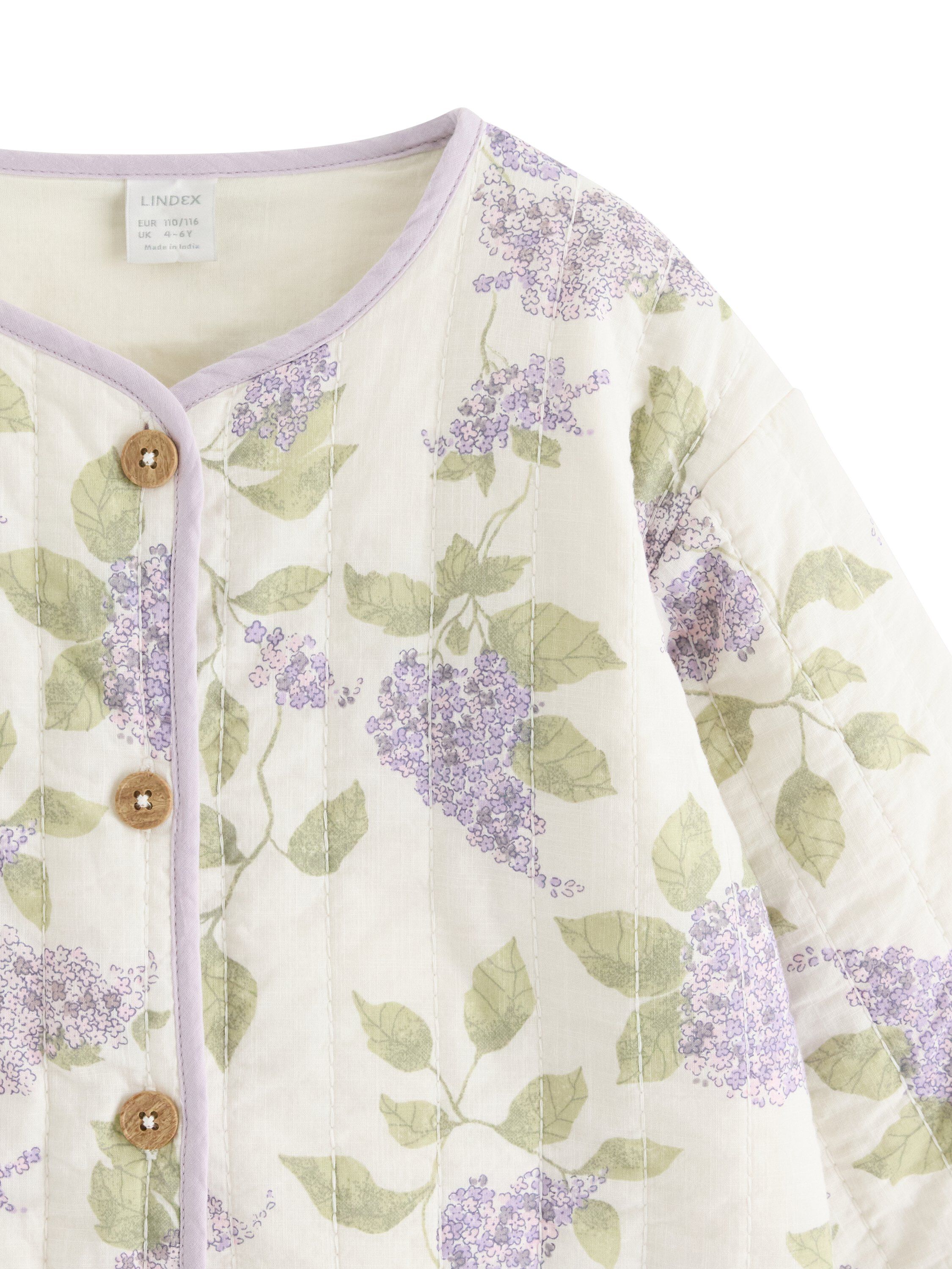 Jacket in quilted material with but