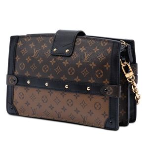 Louis Vuitton Shoulder Bags