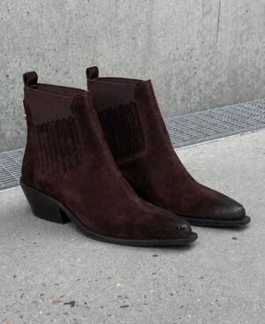 THE WALKING BOOT S