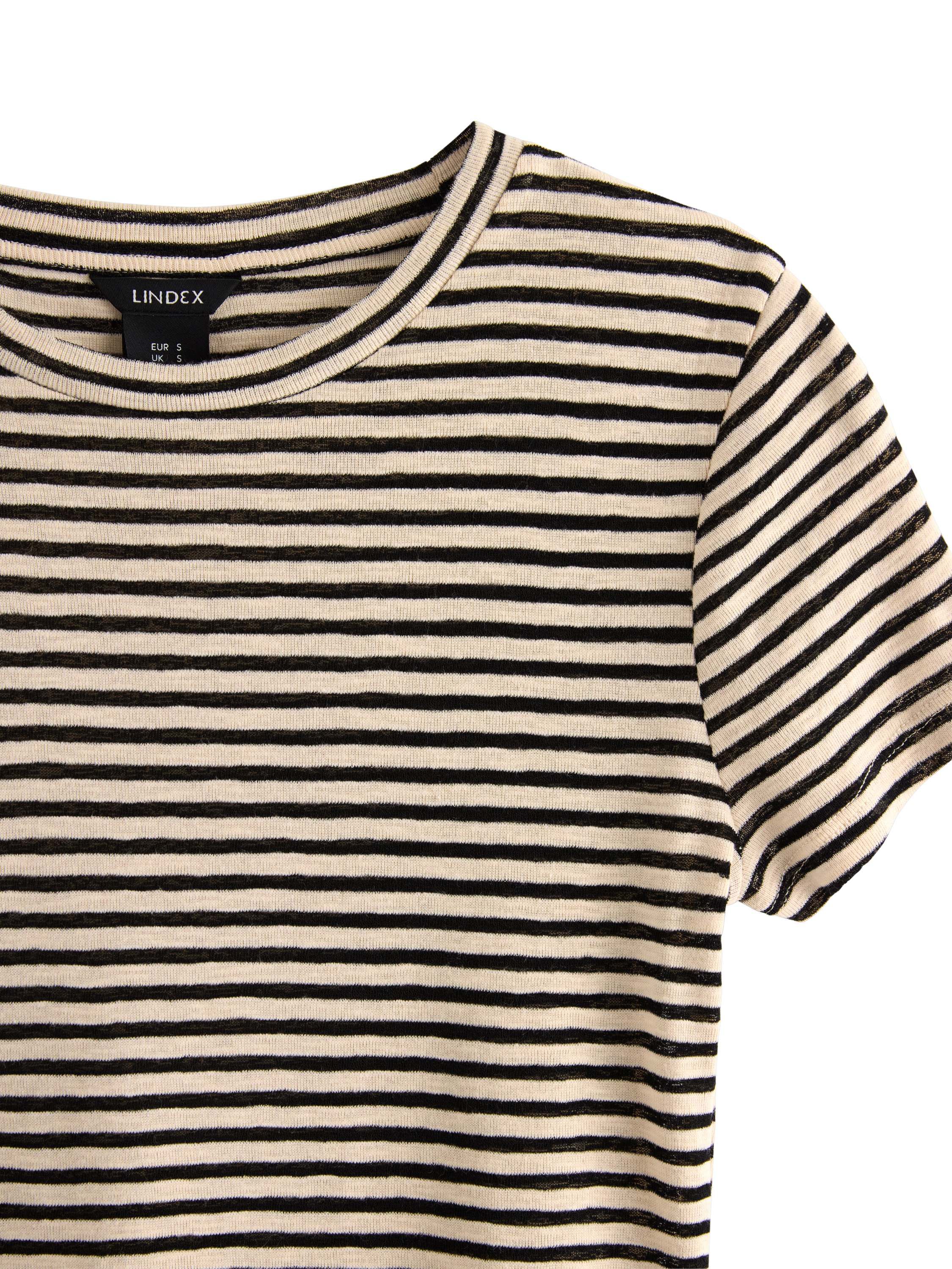 Soft jersey top with short sleeves