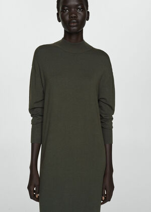Round-neck knitted dress