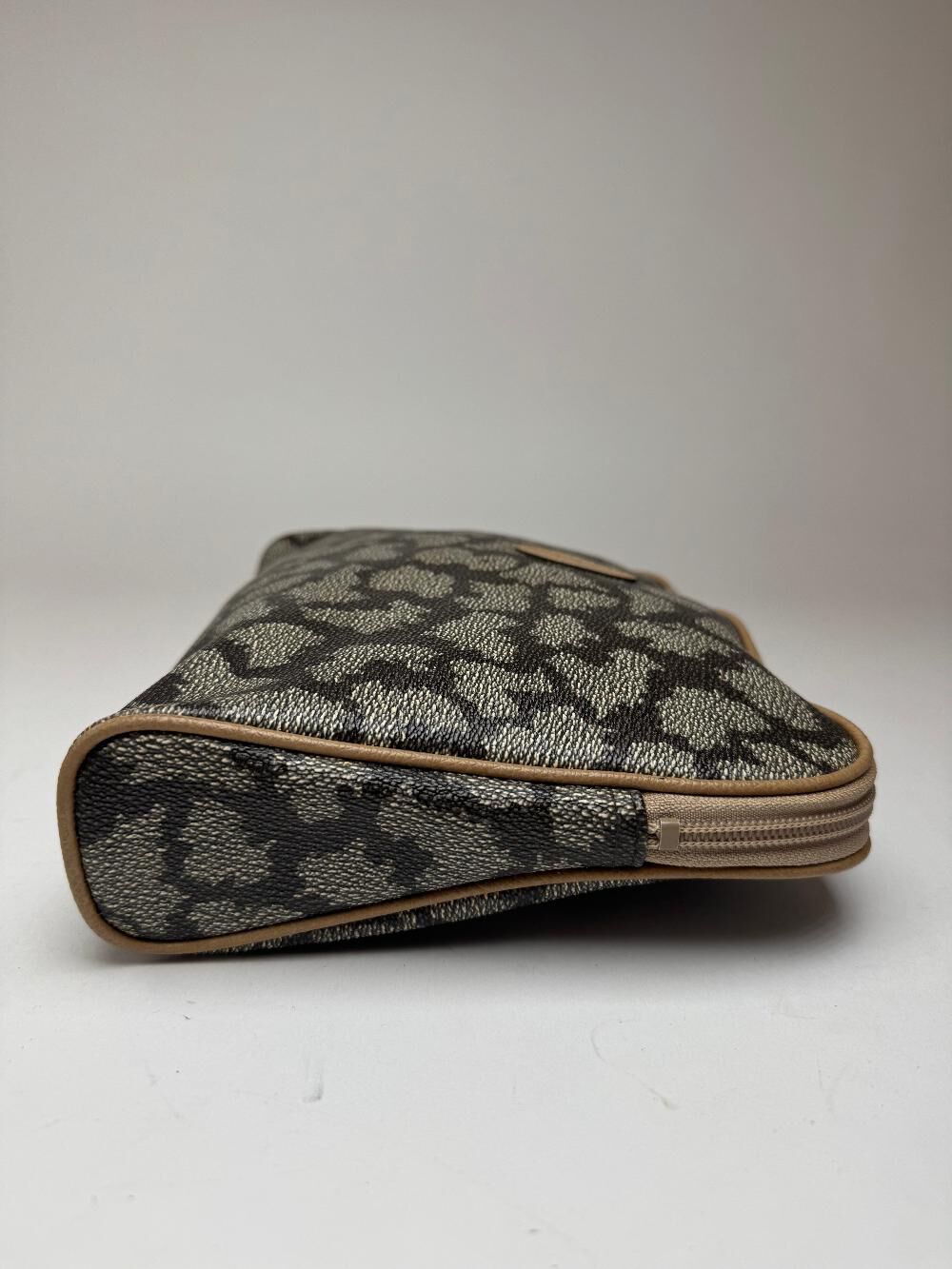 Yves Saint Laurent Clutch