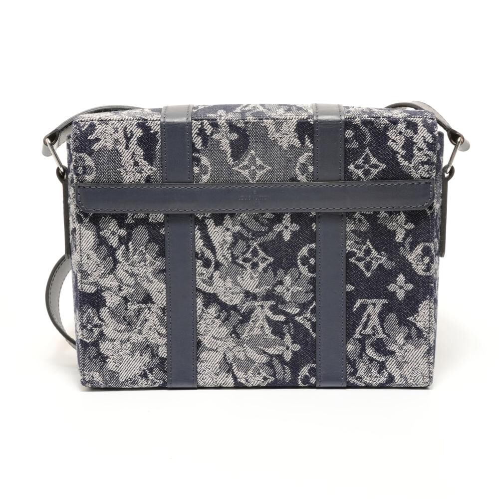 Louis Vuitton Shoulder Bags