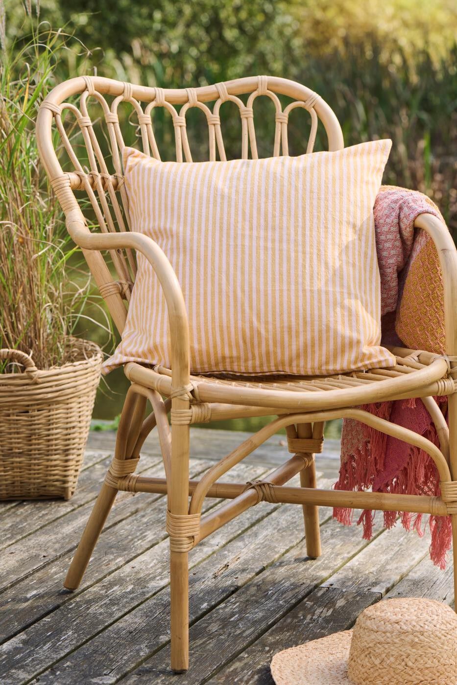 Pude Linea m/mustard og lyser&oslash;de smalle