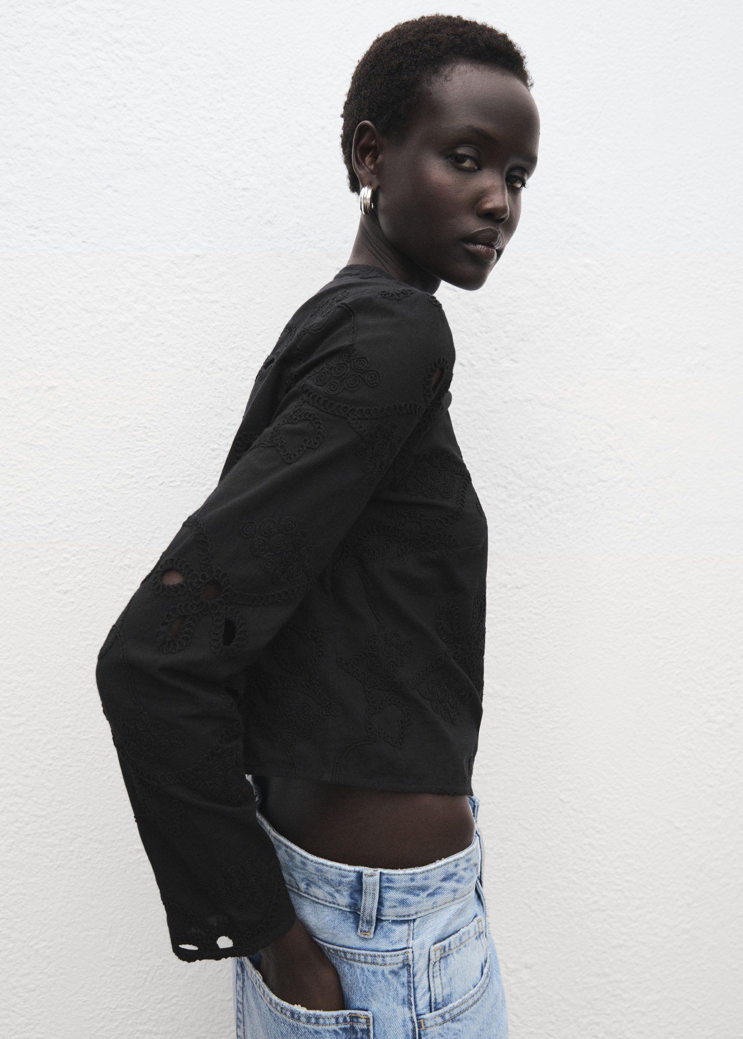 Embroidered blouse with buttons