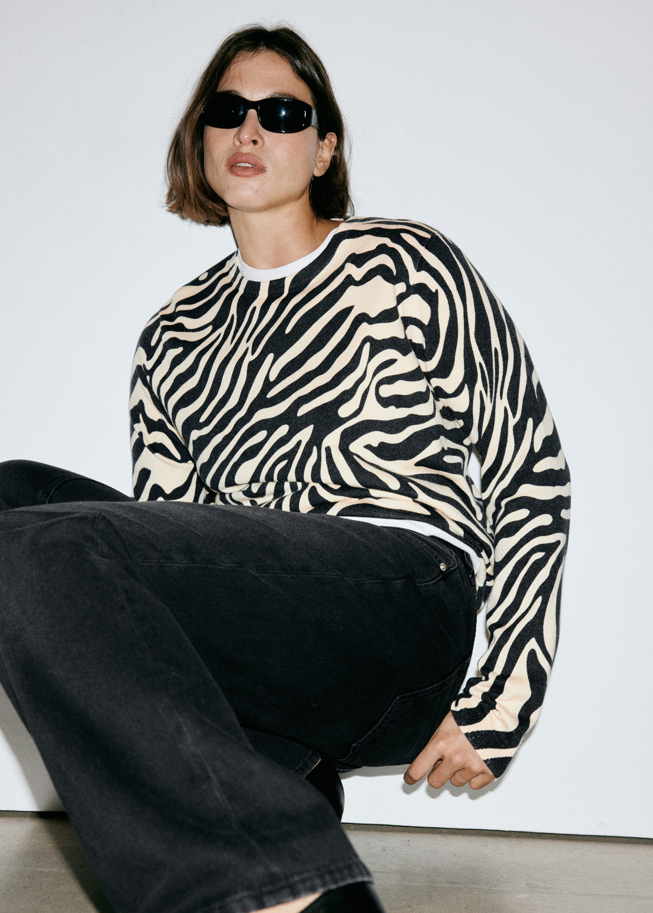 Fine-knit zebra jumper