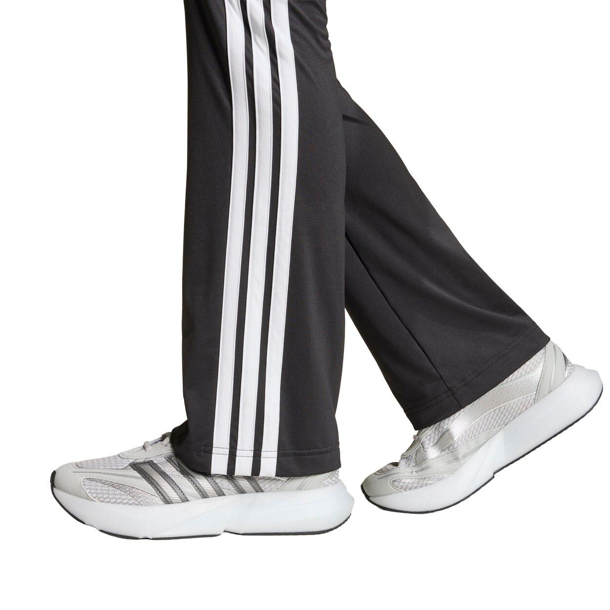 Train Essentials 3-Stripes Flared Leggings