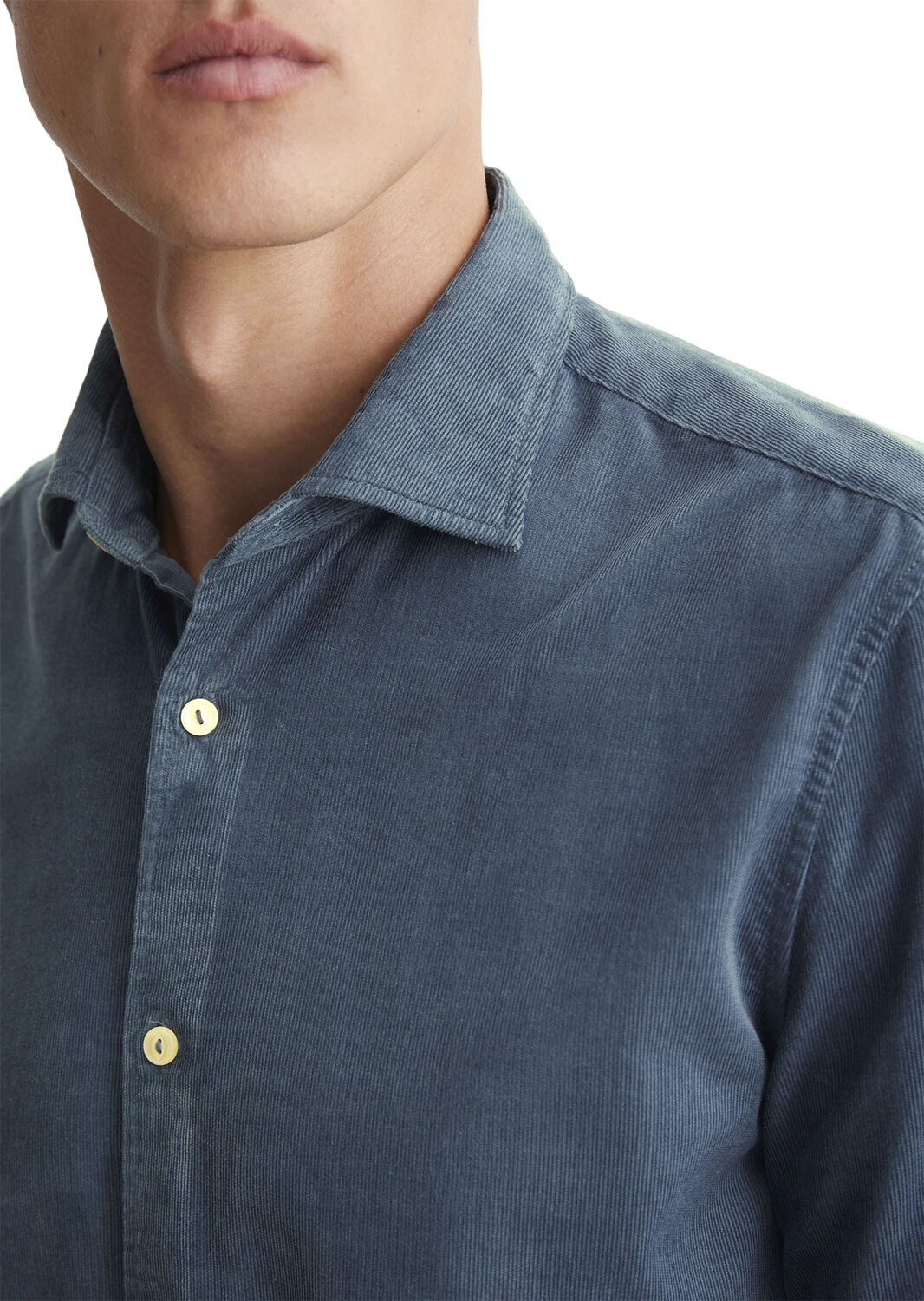 Spread collar, long sleeve, round h