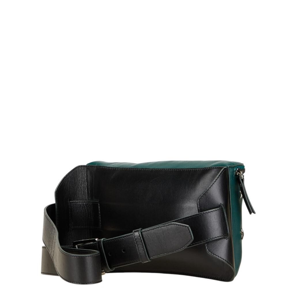 Crossbody tasker