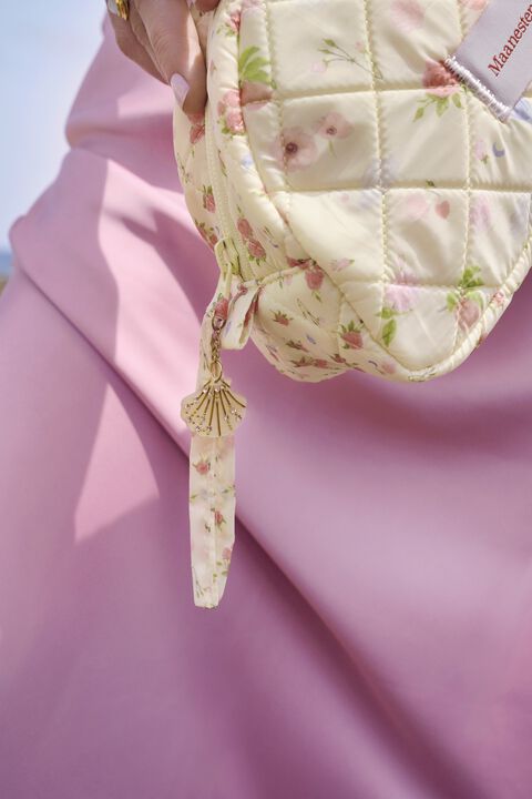 Makeup Bag Medium Roses and Shells