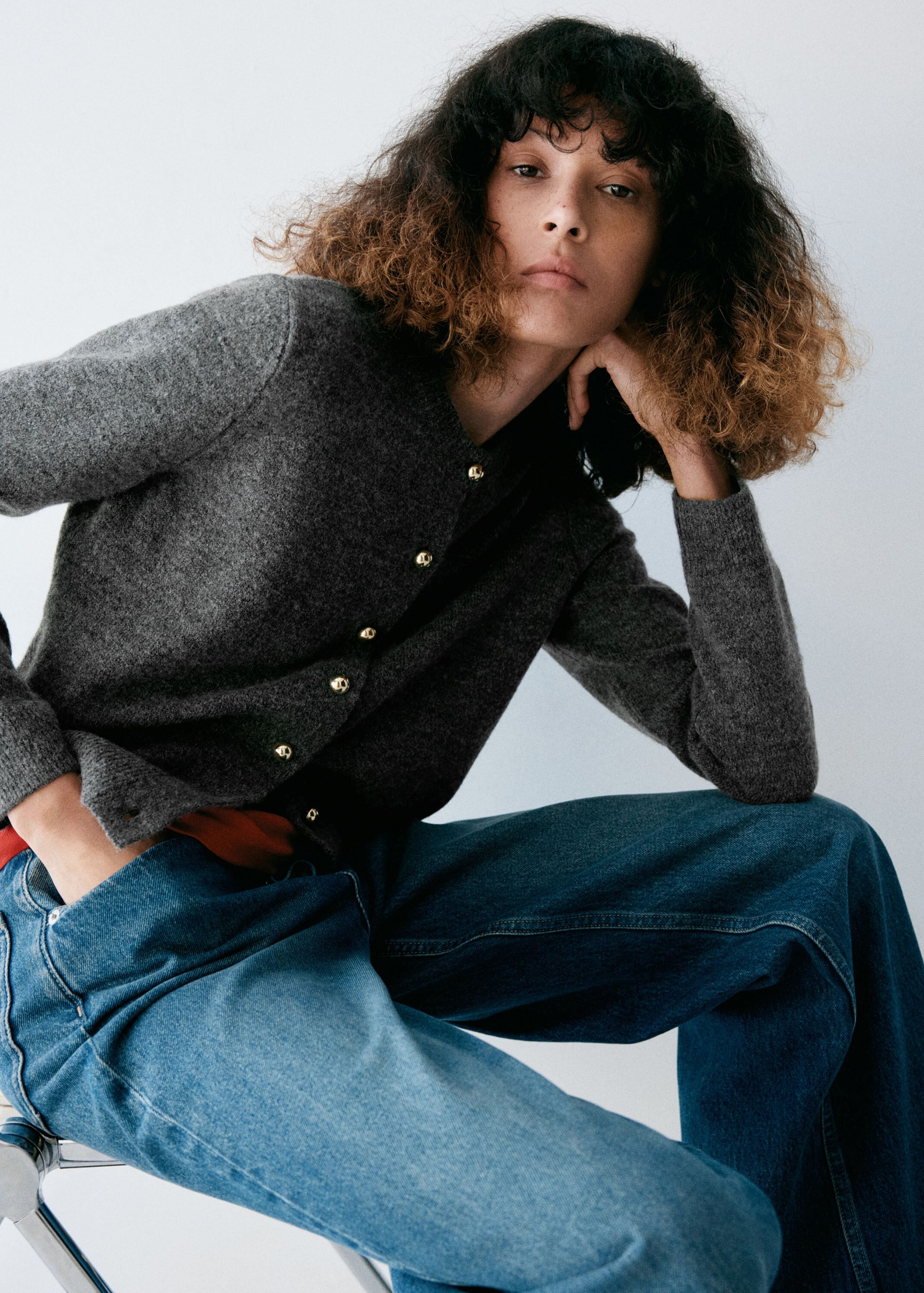 Knitted cardigan with metallic butt