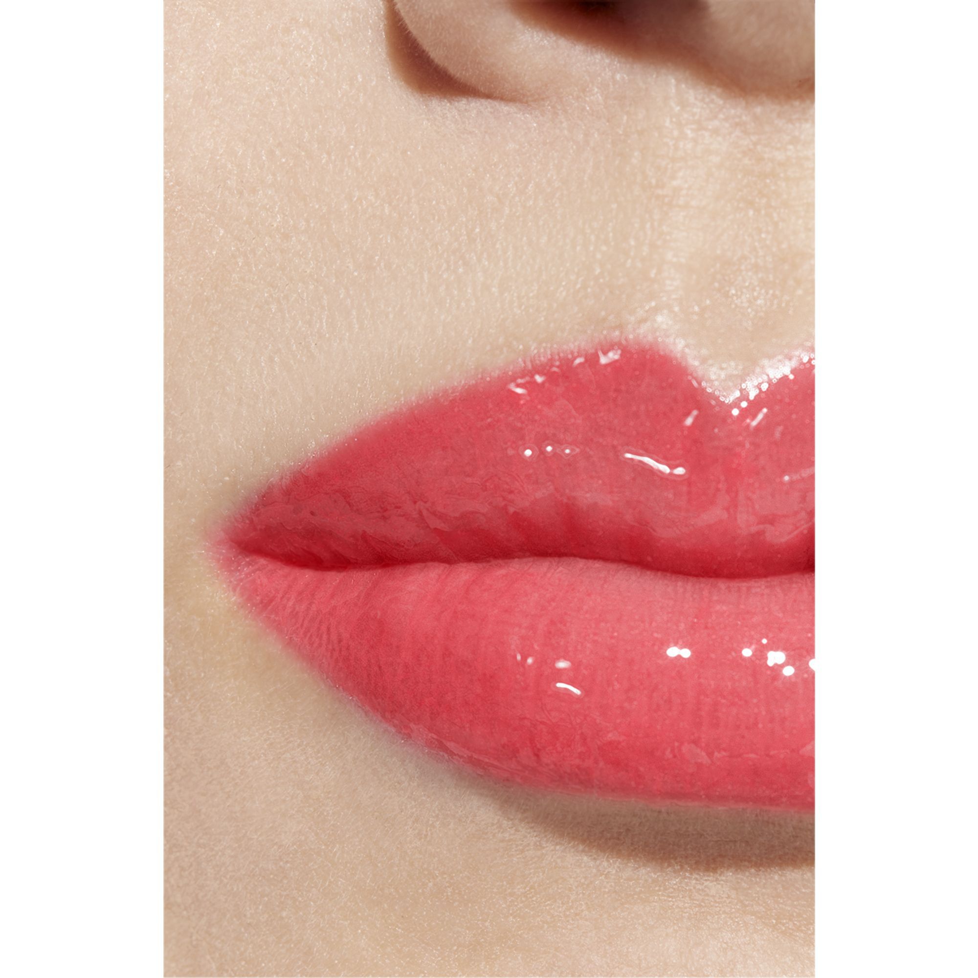 FUGTGIVENDE OG UDGLATTENDE LIPGLOSS MED H&Oslash;J GLANS