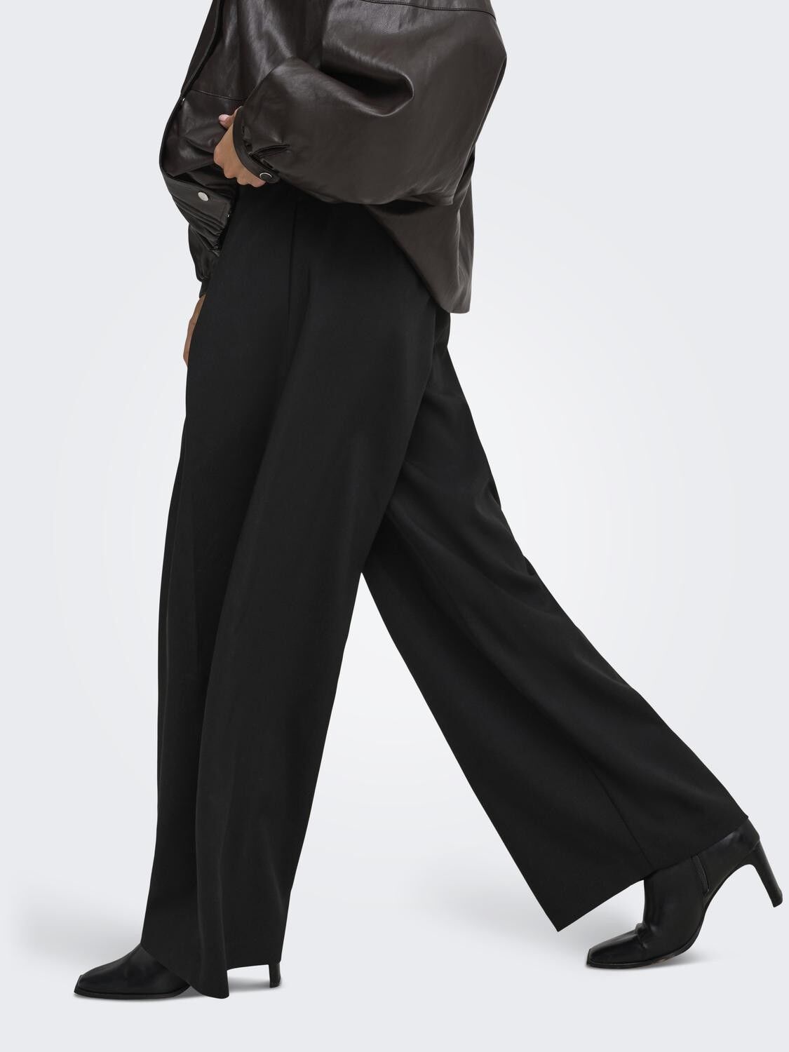 Onlyasmine Mw Pleat Barrel Pant Tlr