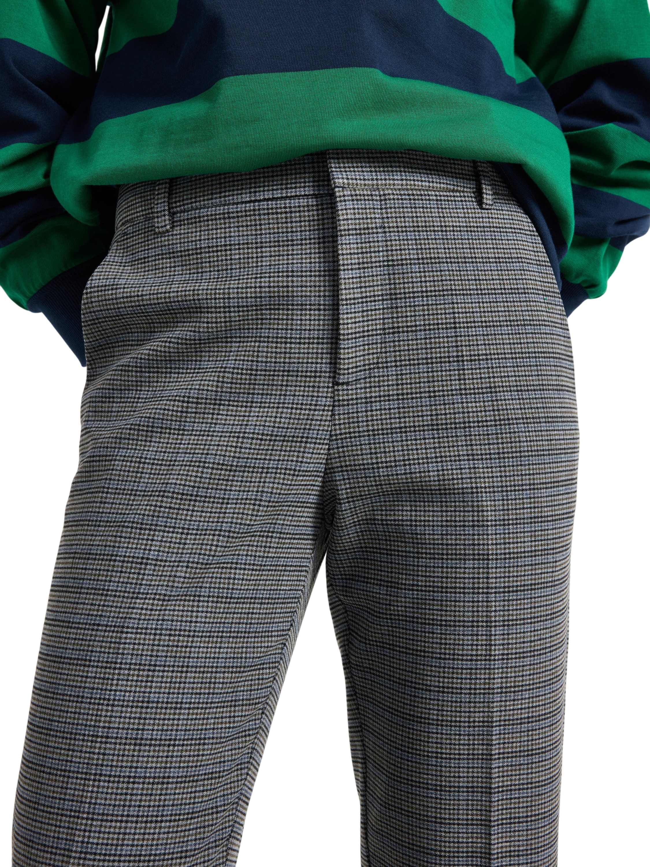 Byxor med normalh&ouml;g midja och pres