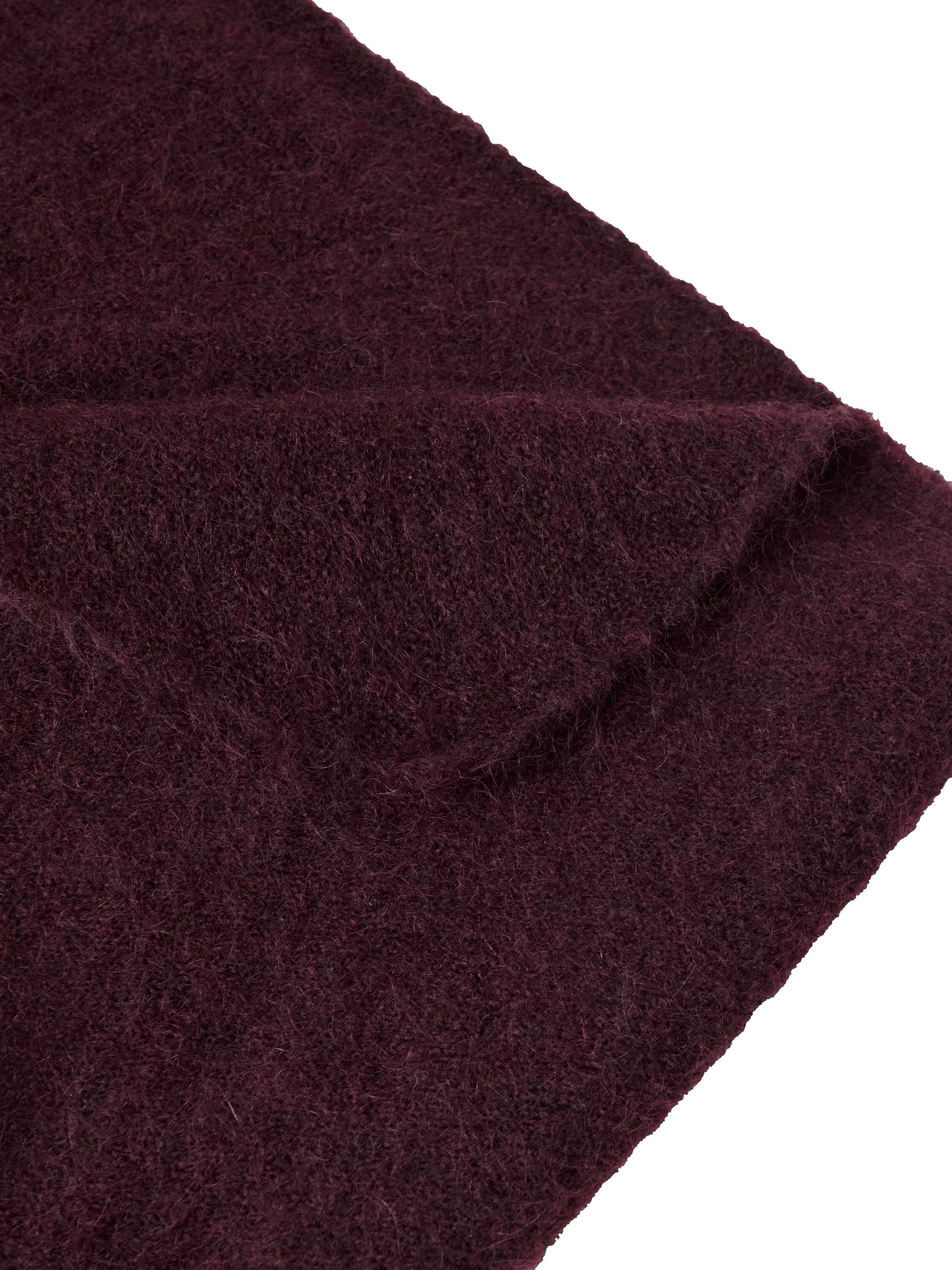 Mykt, strikket trekantskjerf i moha