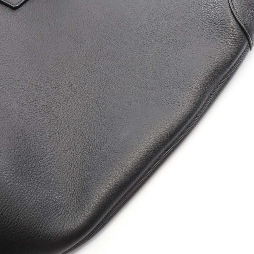 Yves Saint Laurent Shoulder Bag