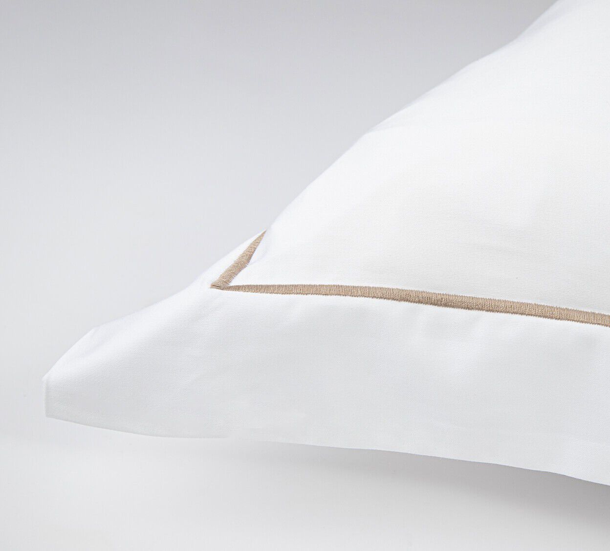 Egyptisk senges&aelig;t med broderet stikning