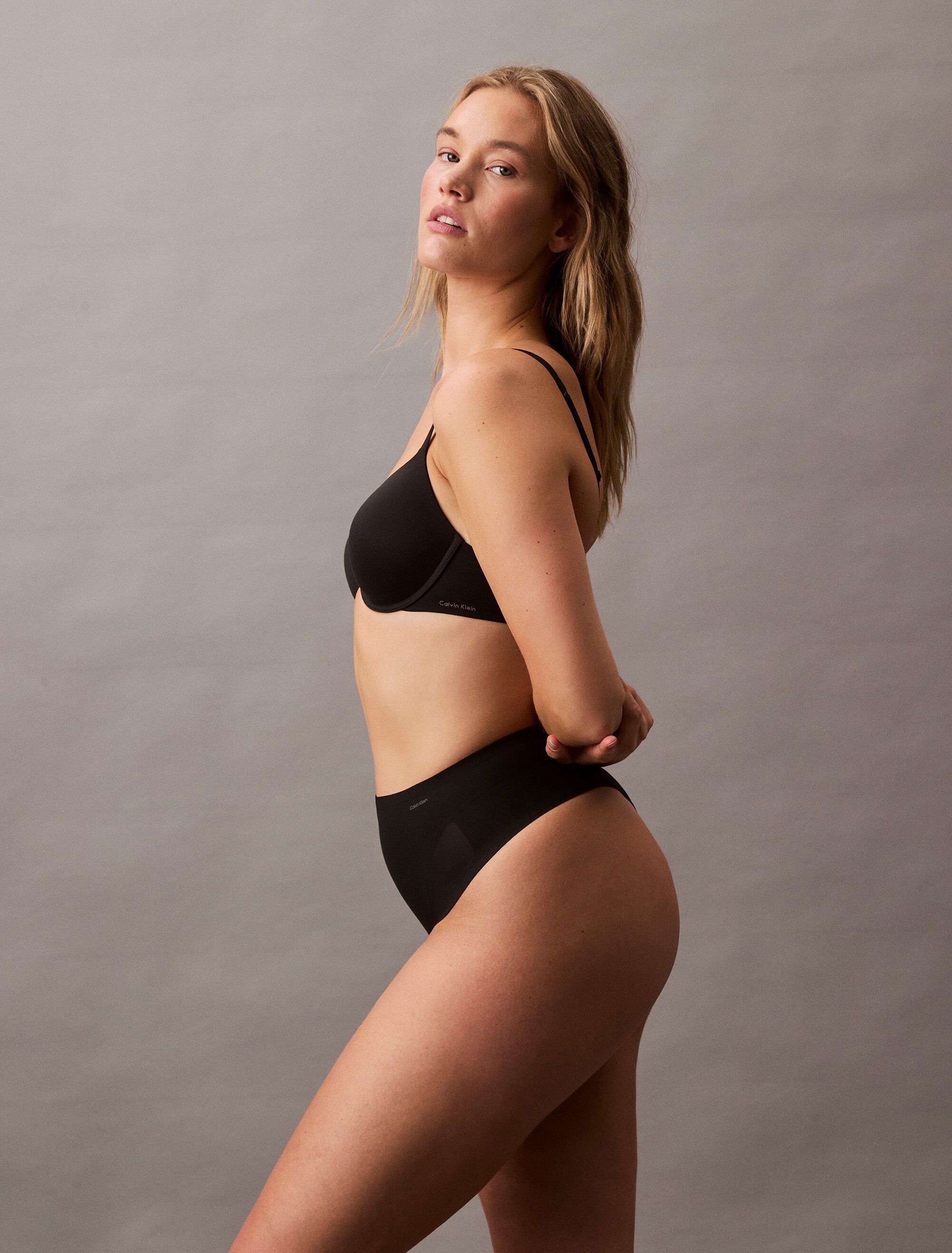 SCULPTED FIRM MESH THONG