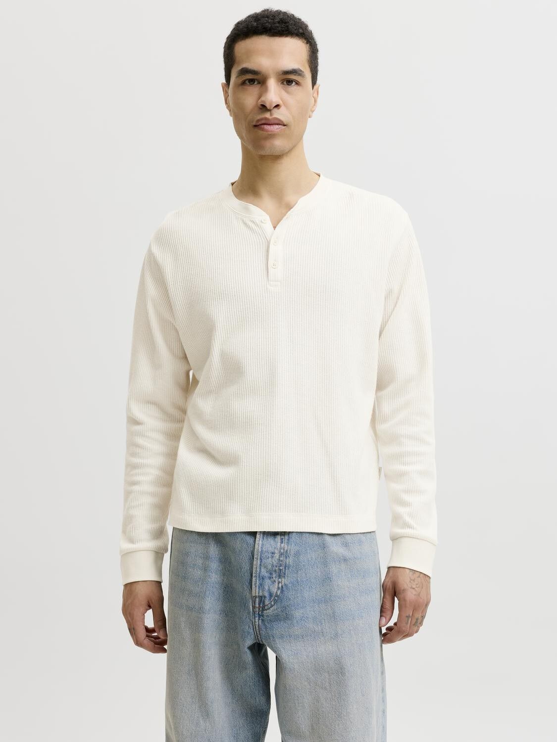 JORCHAMBERI HENLEY LS TEE