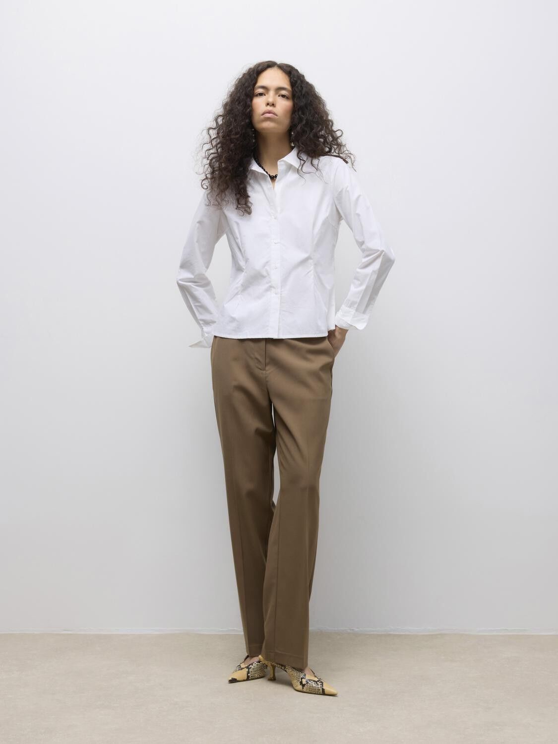 AWUMS LS V-NECK SHIRT