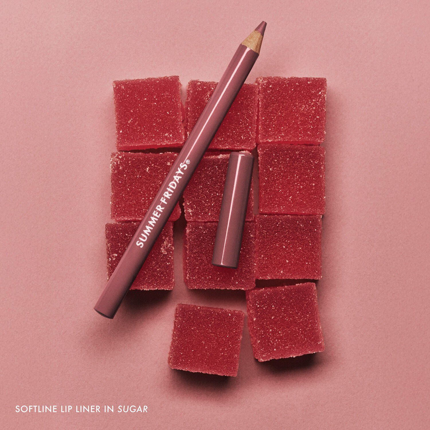 Denne lipliner fremh&aelig;ver l&aelig;bernes naturlige form og giver en veldefine