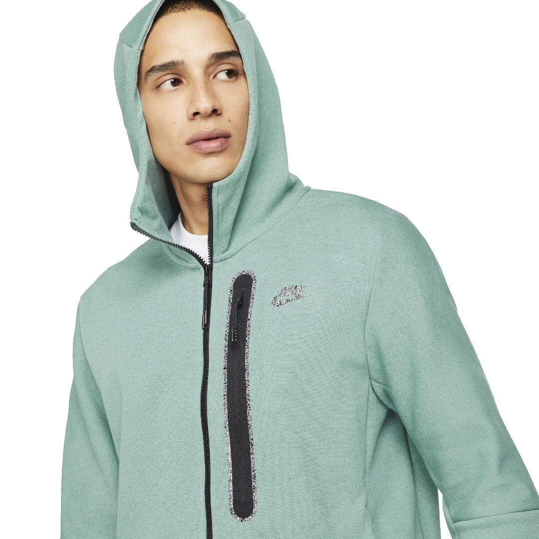 sportswear tech fleece