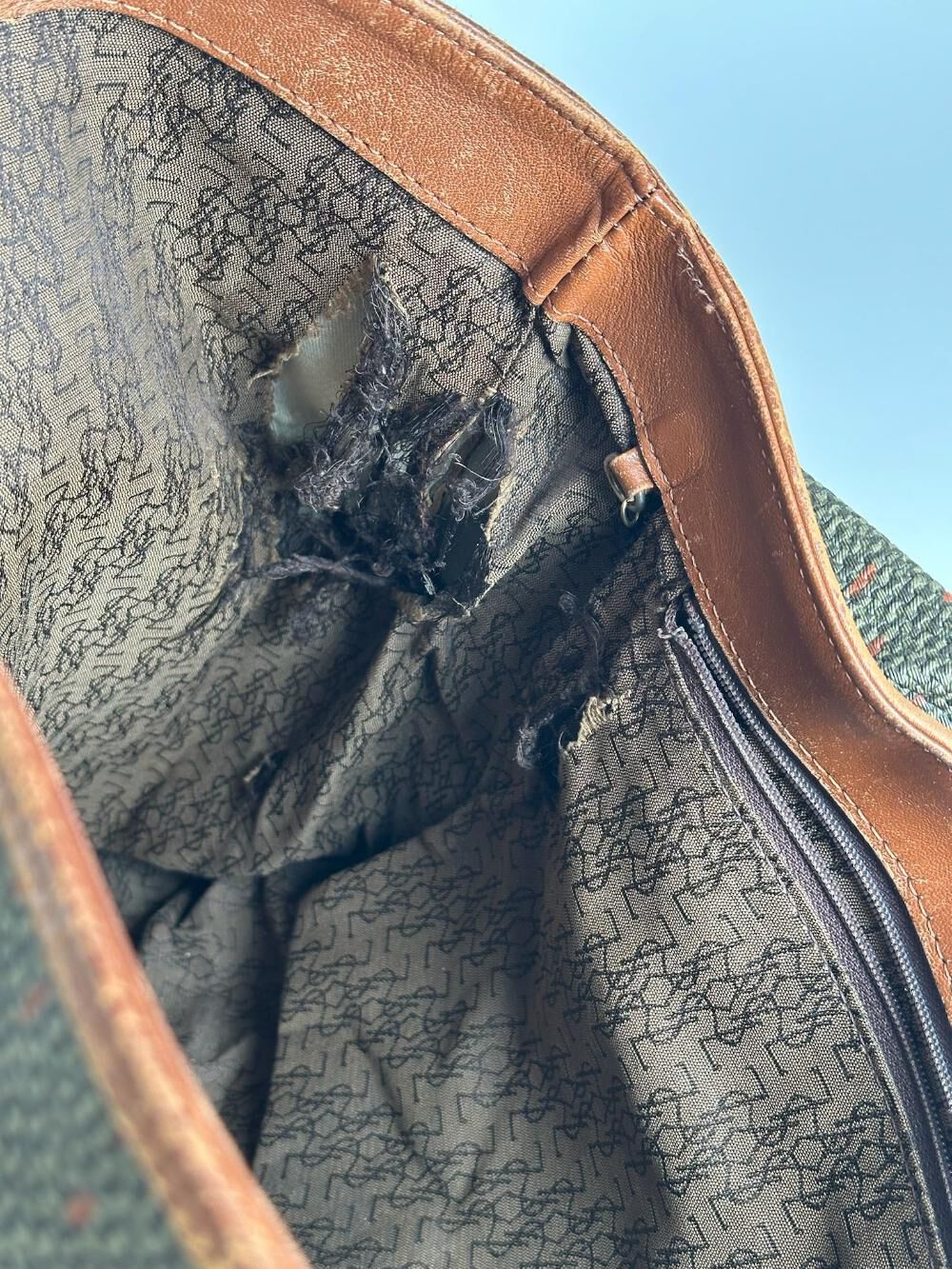 Yves Saint Laurent Tote