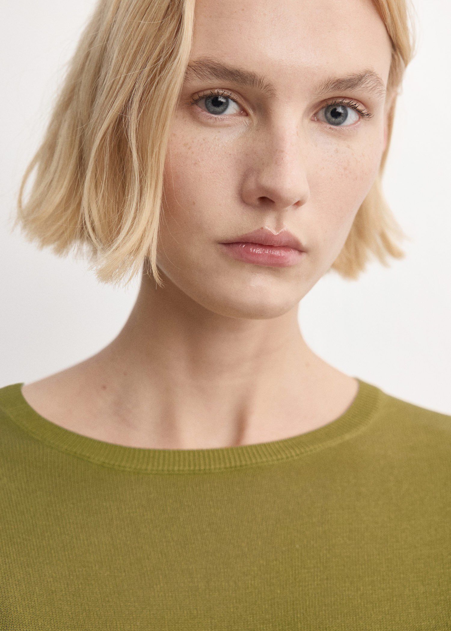 Long-sleeve knitted sweater