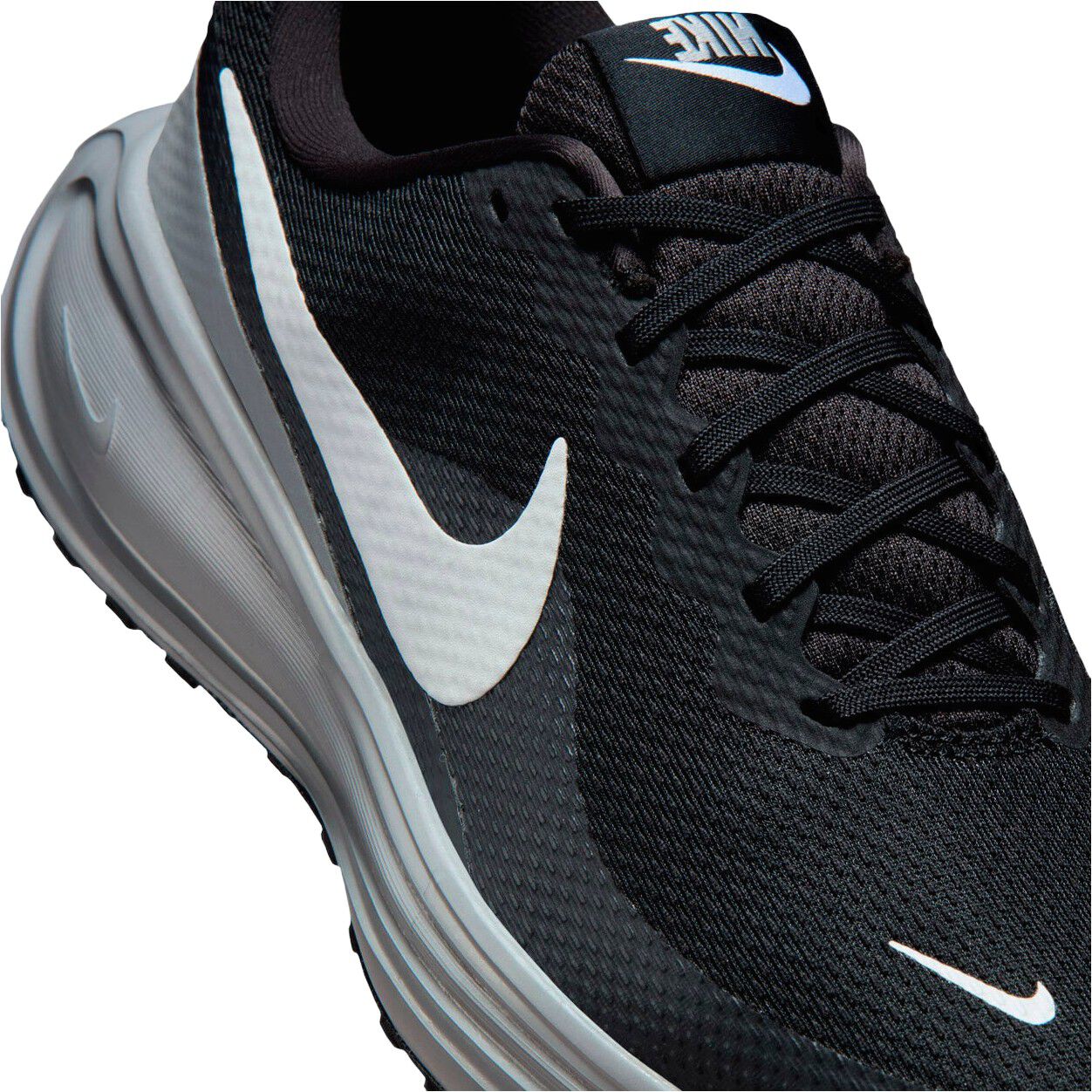 Revolution 8 Sneakers