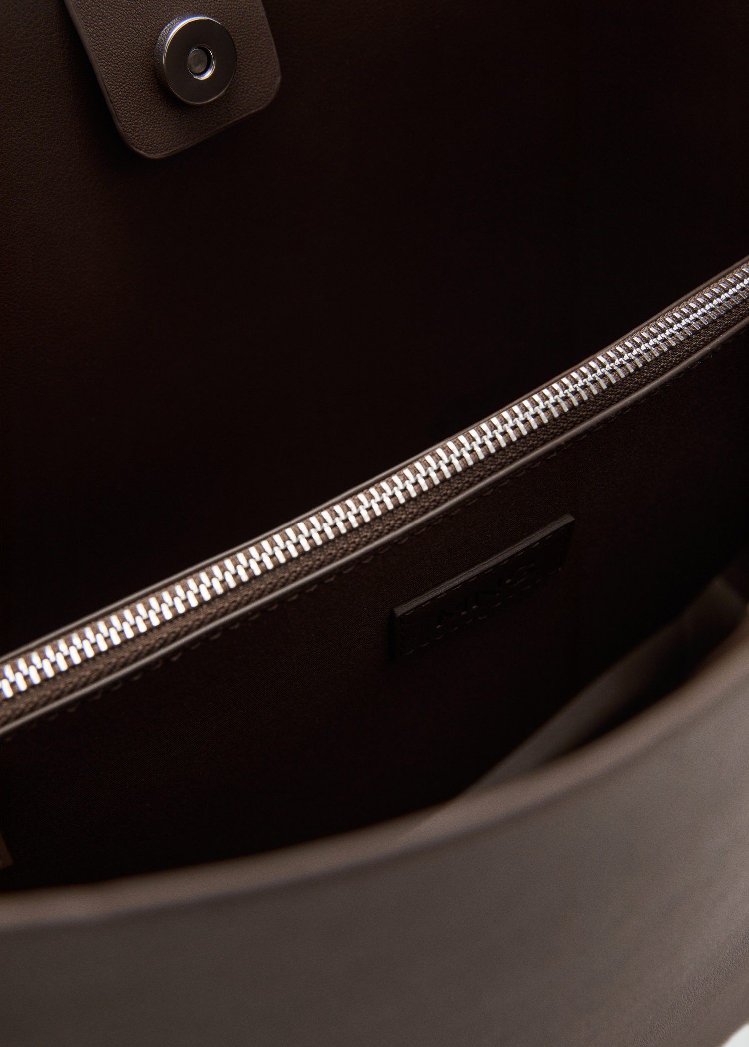 Shopper bag with buckle