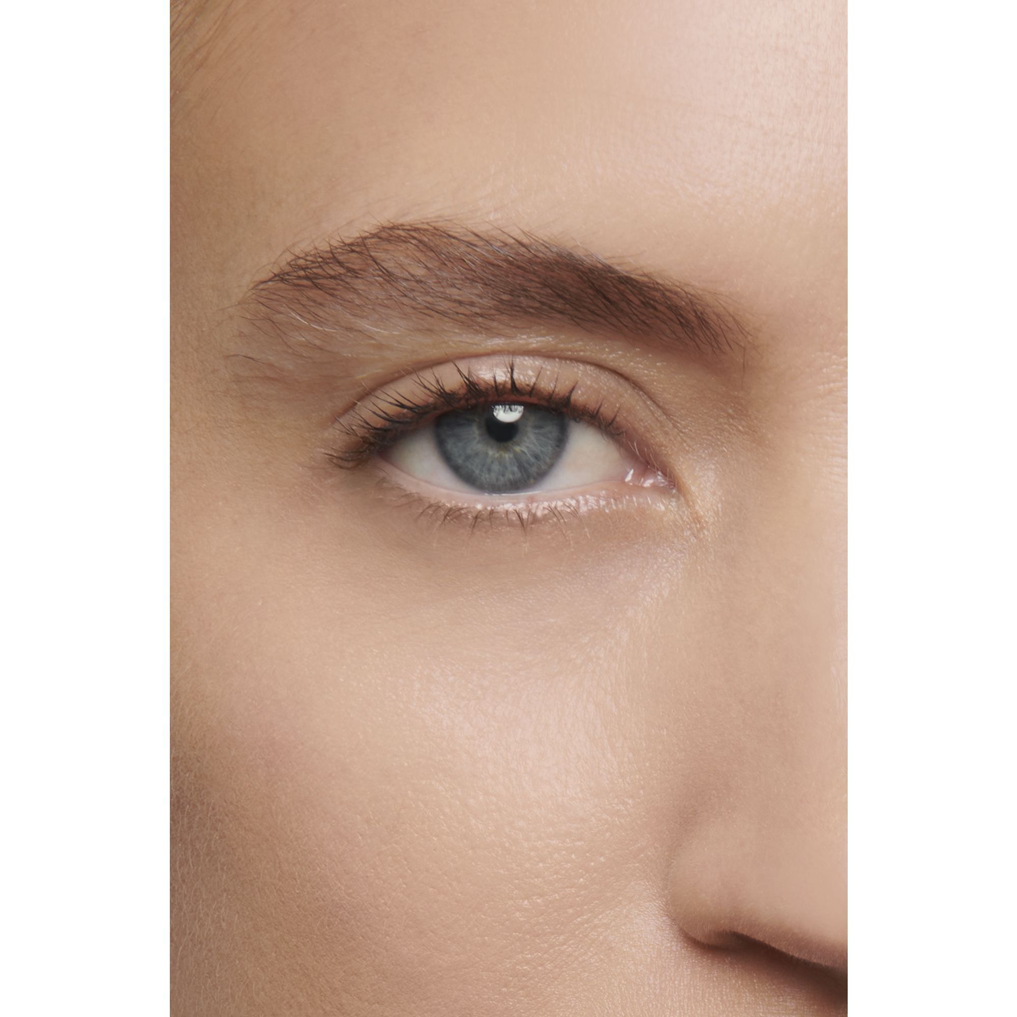 RADIANCE-GENERATING CARE CONCEALER