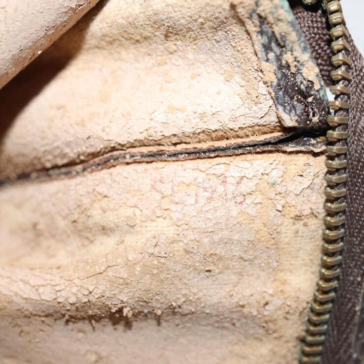 Louis Vuitton Poche Toilette