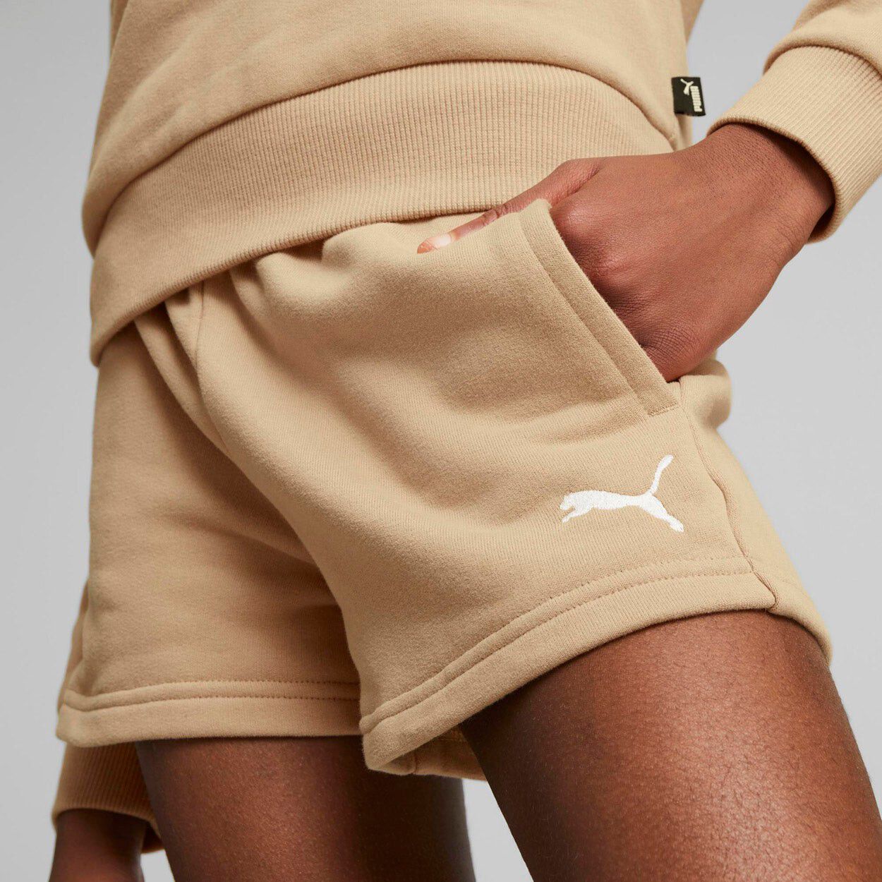 Loungewear H&aelig;ttetr&oslash;je + Shorts