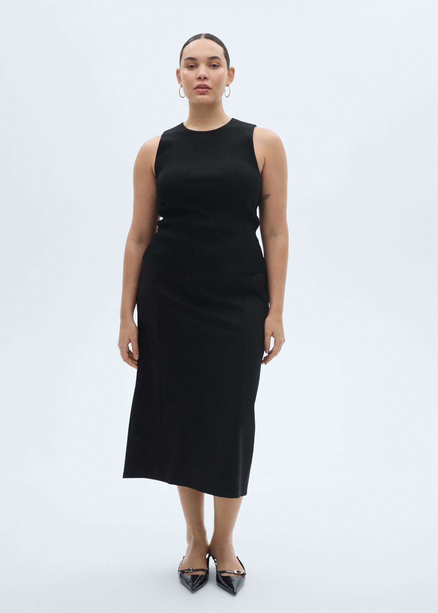 Sleeveless fitted knitted top