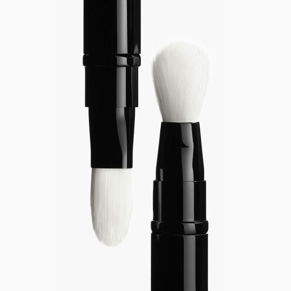 Dual-Ended Brush: Corrects And Blends