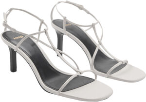 Criss-cross straps sandals