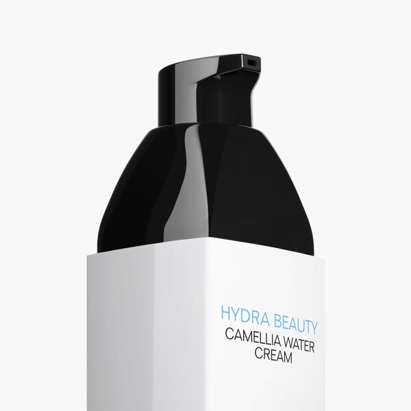 Illuminating Hydrating Fluid