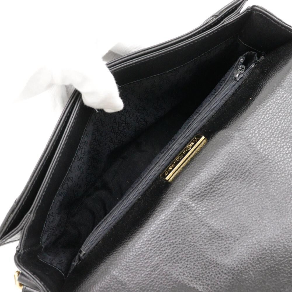Yves Saint Laurent Shoulder Bag