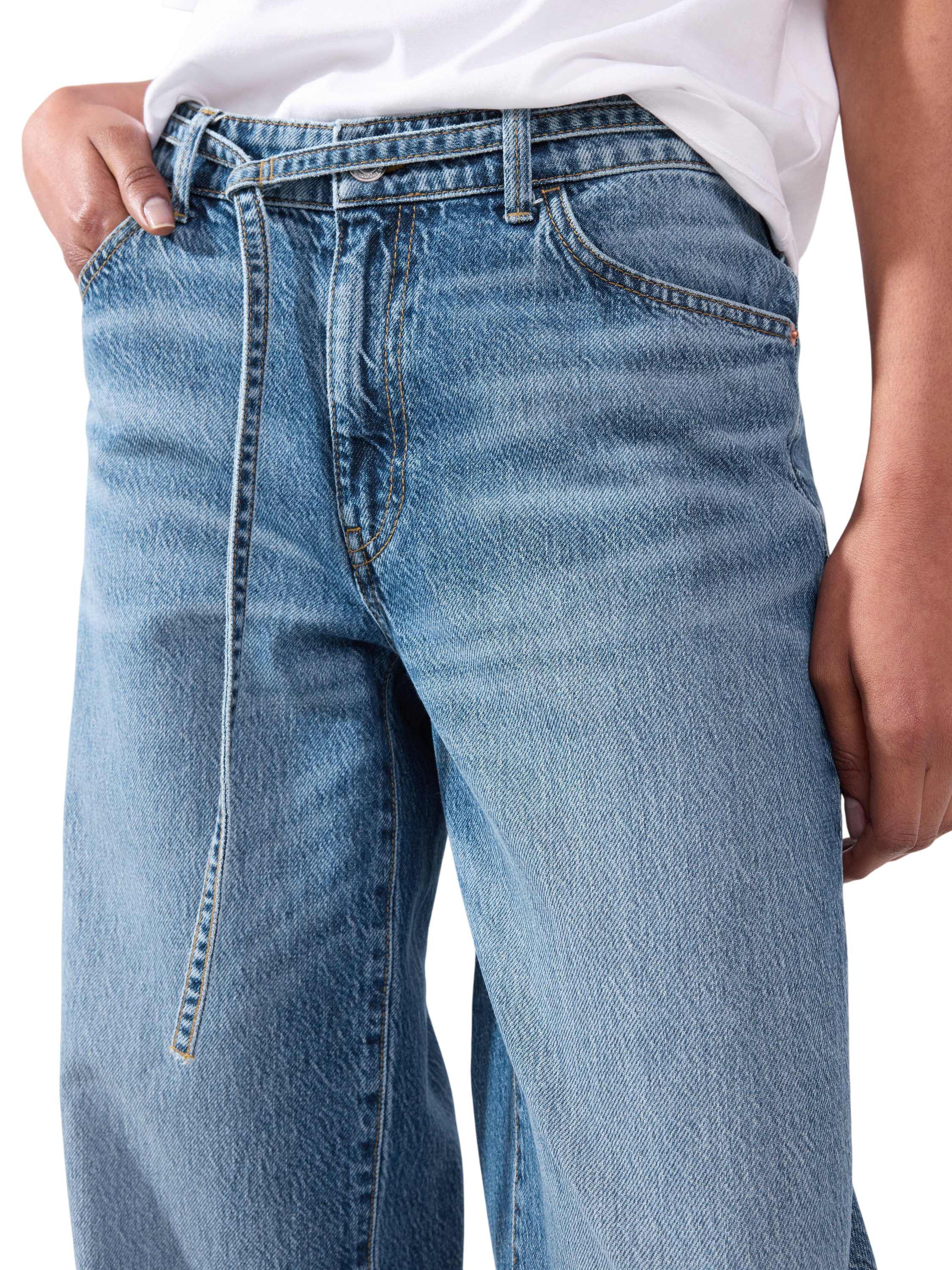 Mid waist jeans in cotton denim wit