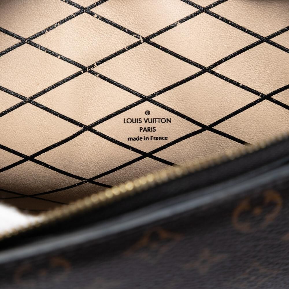 Louis Vuitton Shoulder Bags