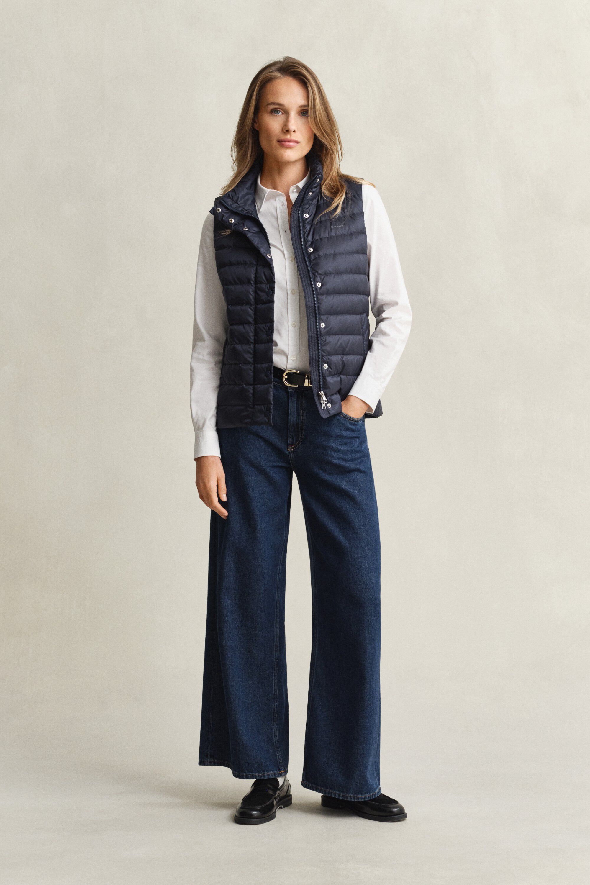 LIGHT DOWN VEST