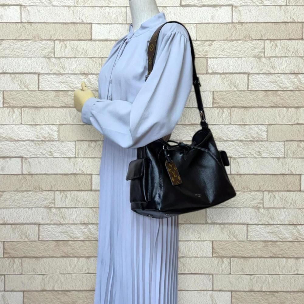 Louis Vuitton Shoulder Bags