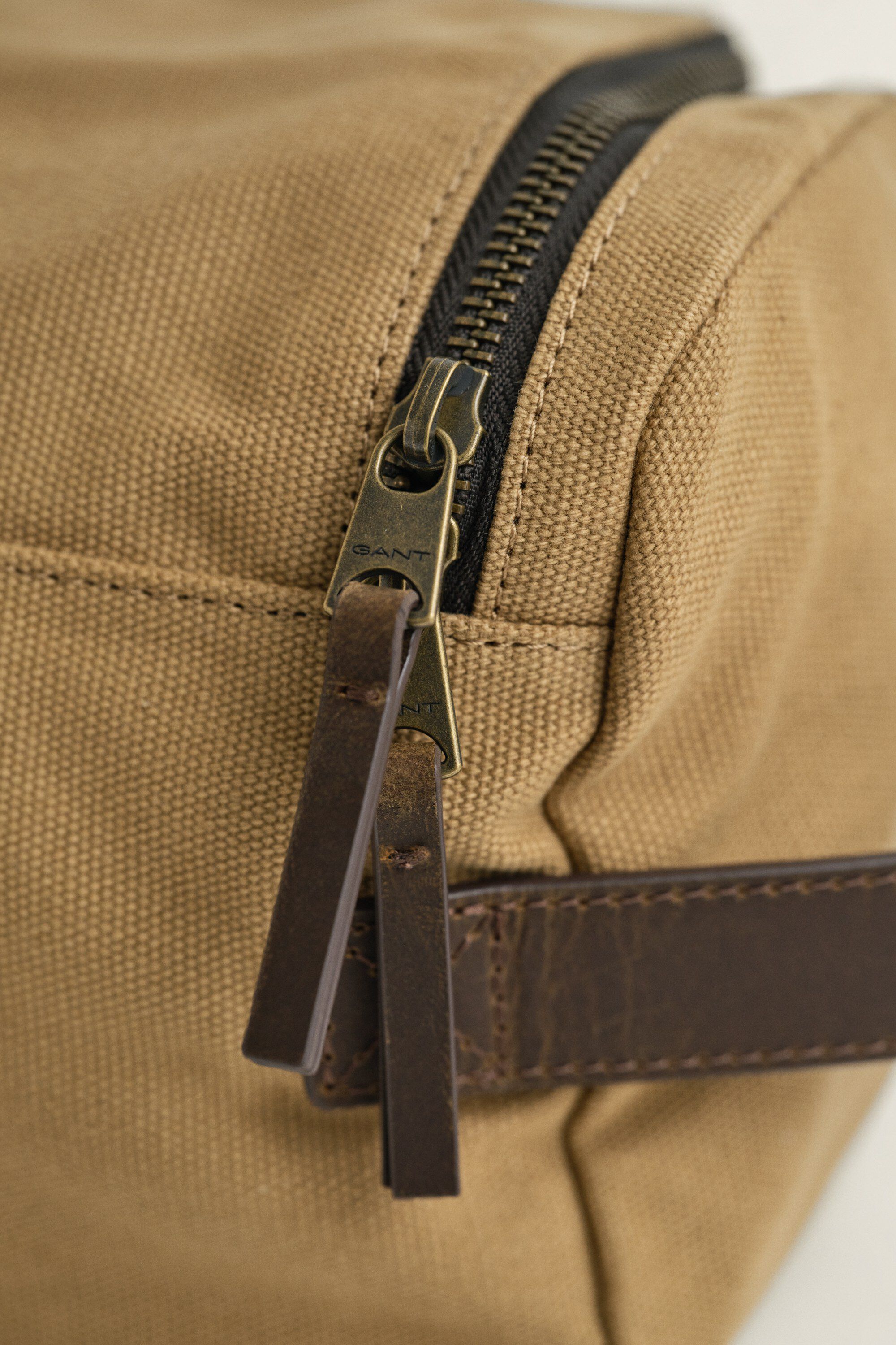 MODERN PREMIUM WASHBAG