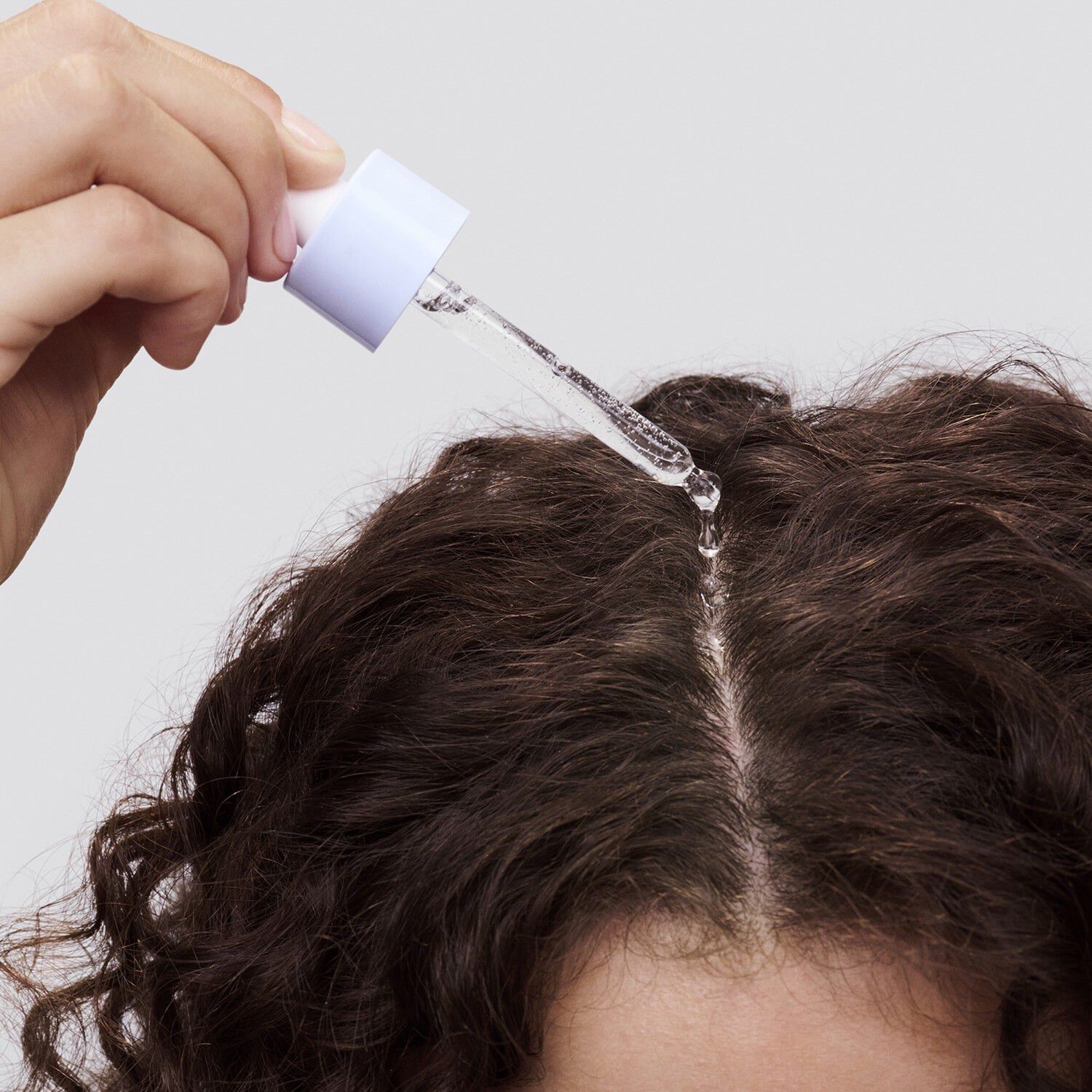 Forst&aelig;rkende og fort&aelig;ttende serum - Hovedbundsserum