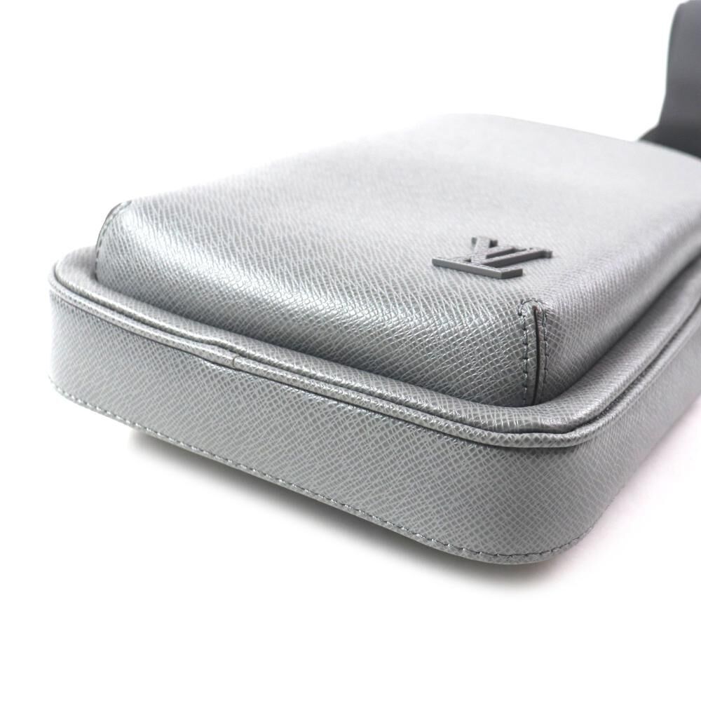 Louis Vuitton Taiga Kendall