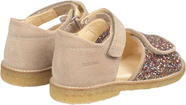 Sandal med justerbar velcrolukning