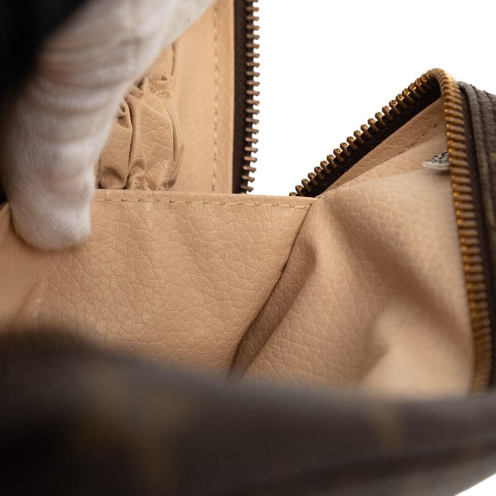 Louis Vuitton Trousse Toilette