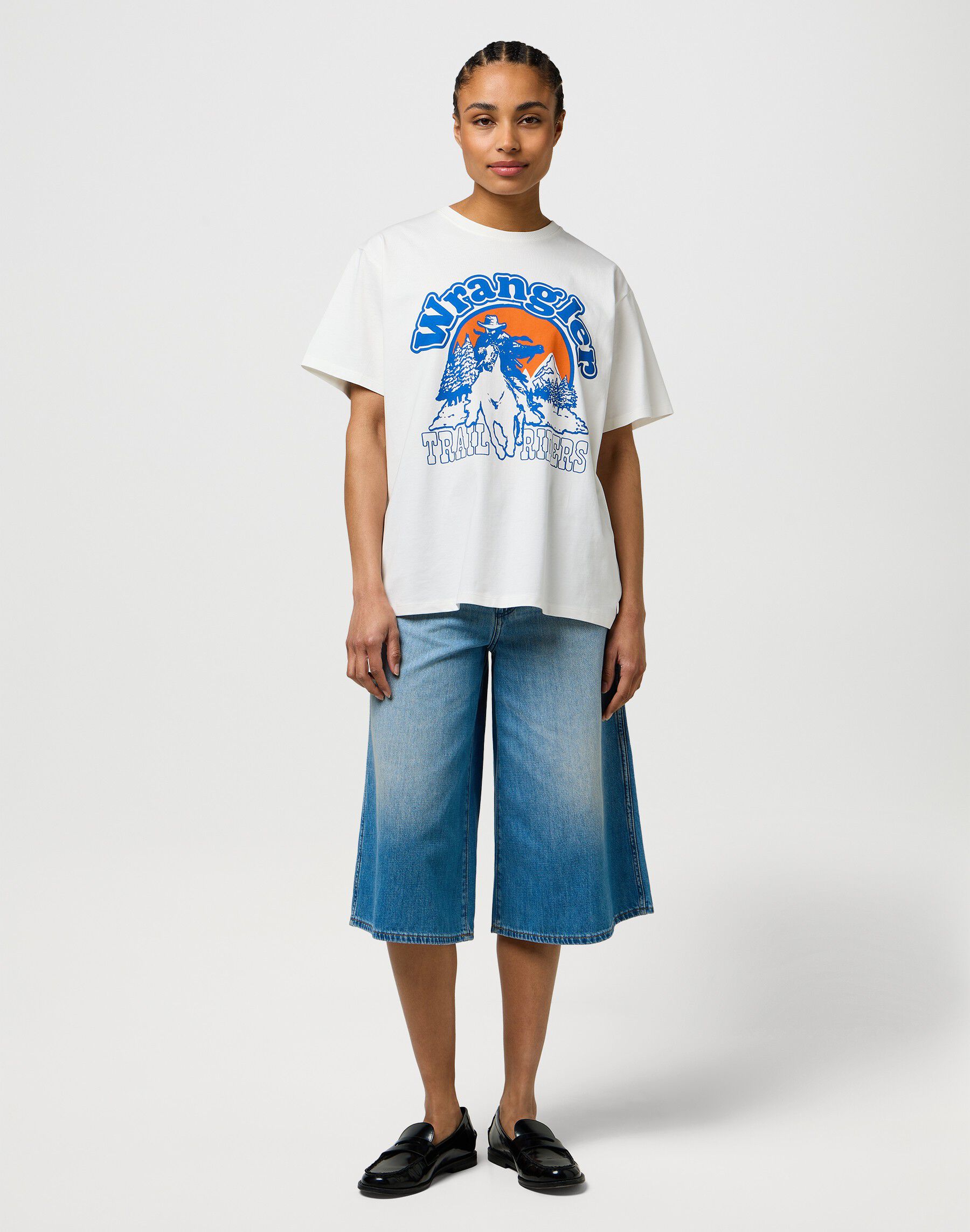 GIRLFRIEND_TEE WORN_WHITE