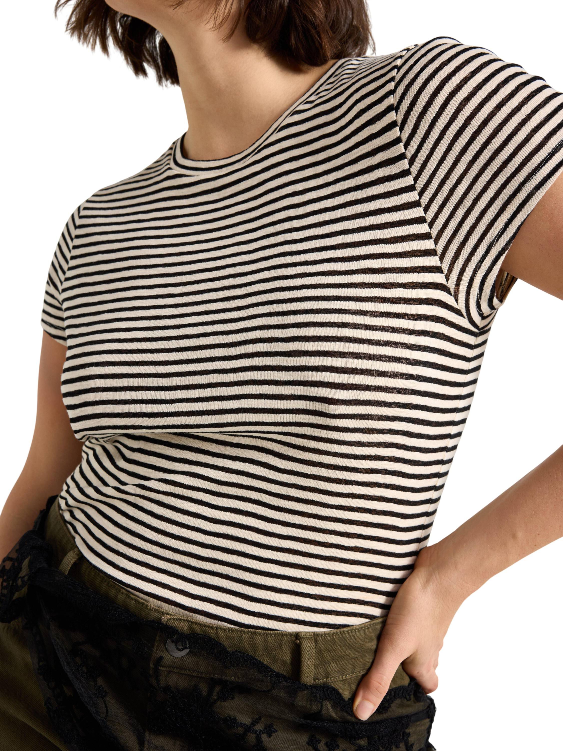 Soft jersey top with short sleeves