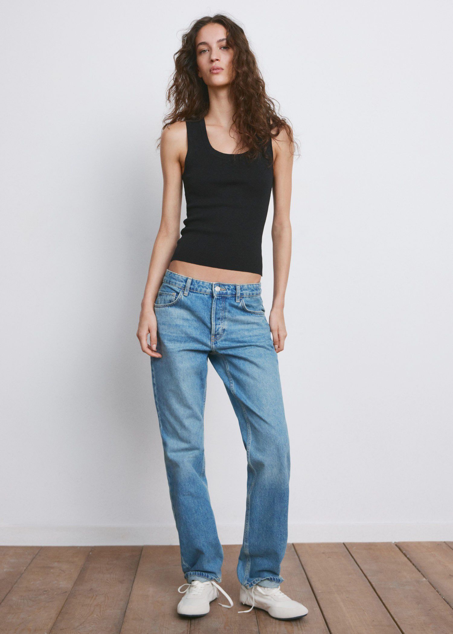 Round-neck knitted top